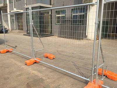 Temporary welded wire panels are easy to install on plastic stands.